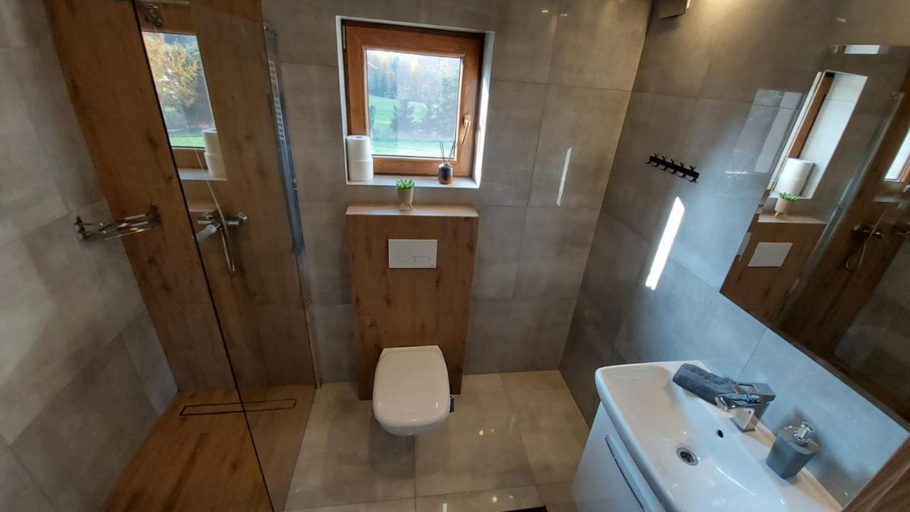 Domek Z Kominkiem Nad Jeziorem Z Jacuzzi Ogrodowym Sumowo  Exteriér fotografie