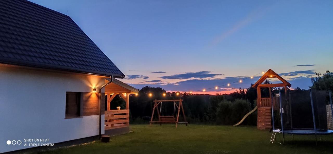 Domek Z Kominkiem Nad Jeziorem Z Jacuzzi Ogrodowym Sumowo  Exteriér fotografie