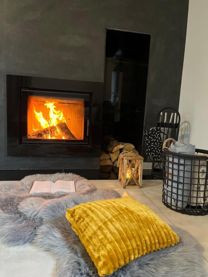 Domek Z Kominkiem Nad Jeziorem Z Jacuzzi Ogrodowym Sumowo  Exteriér fotografie