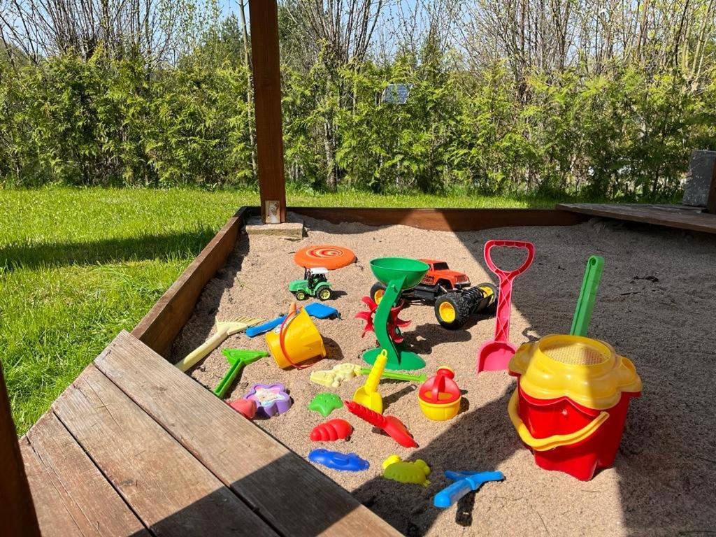 Domek Z Kominkiem Nad Jeziorem Z Jacuzzi Ogrodowym Sumowo  Exteriér fotografie