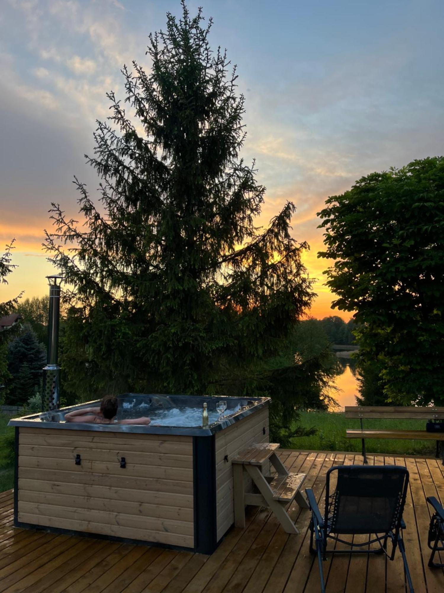 Domek Z Kominkiem Nad Jeziorem Z Jacuzzi Ogrodowym Sumowo  Exteriér fotografie